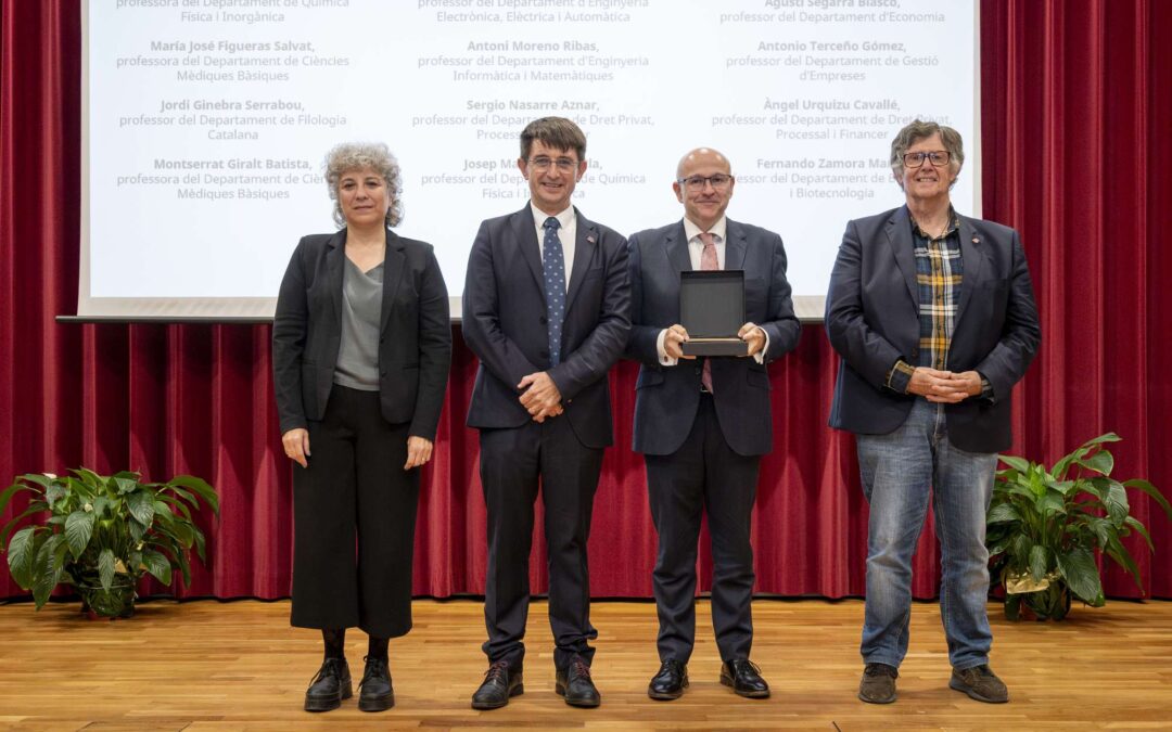 El Dr. Sergio Nasarre rep la consideració de Professor Distingit de la URV